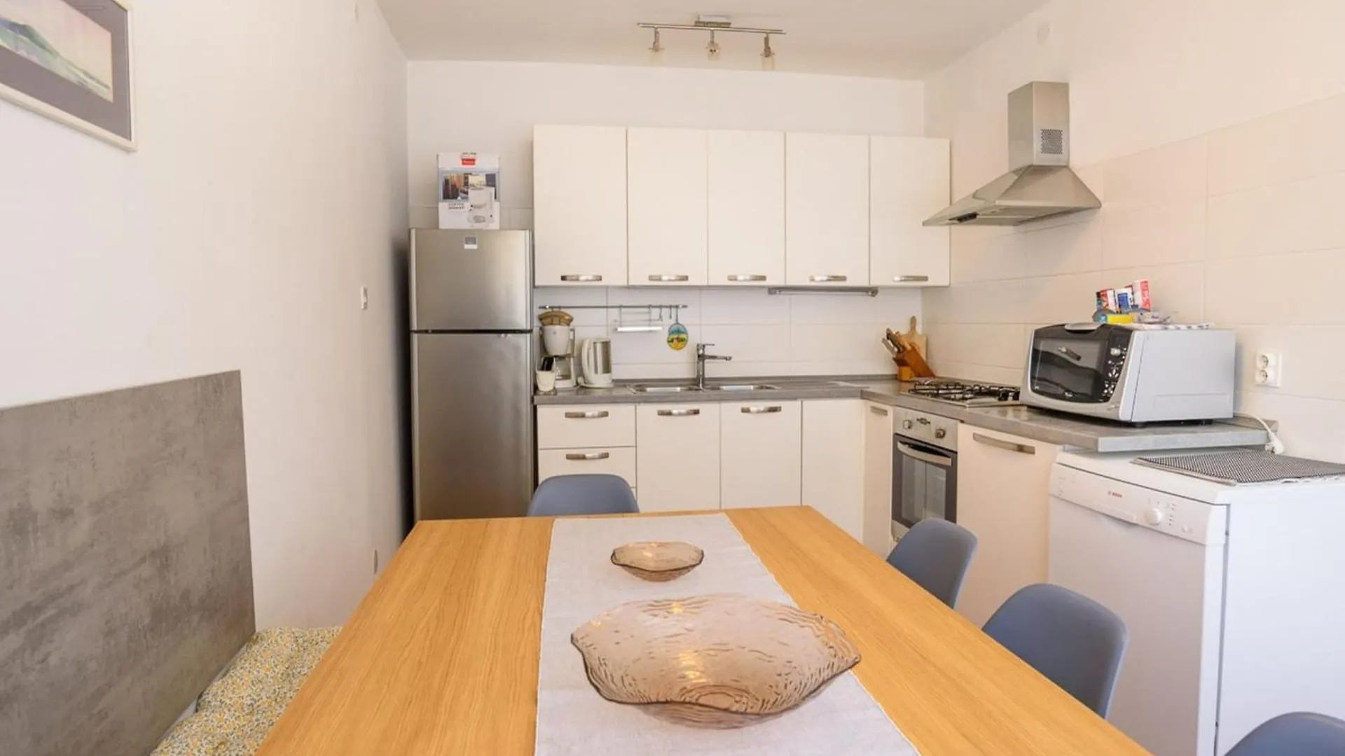 Sunny Street Holiday Home - Apartment Alba Ρόβινι