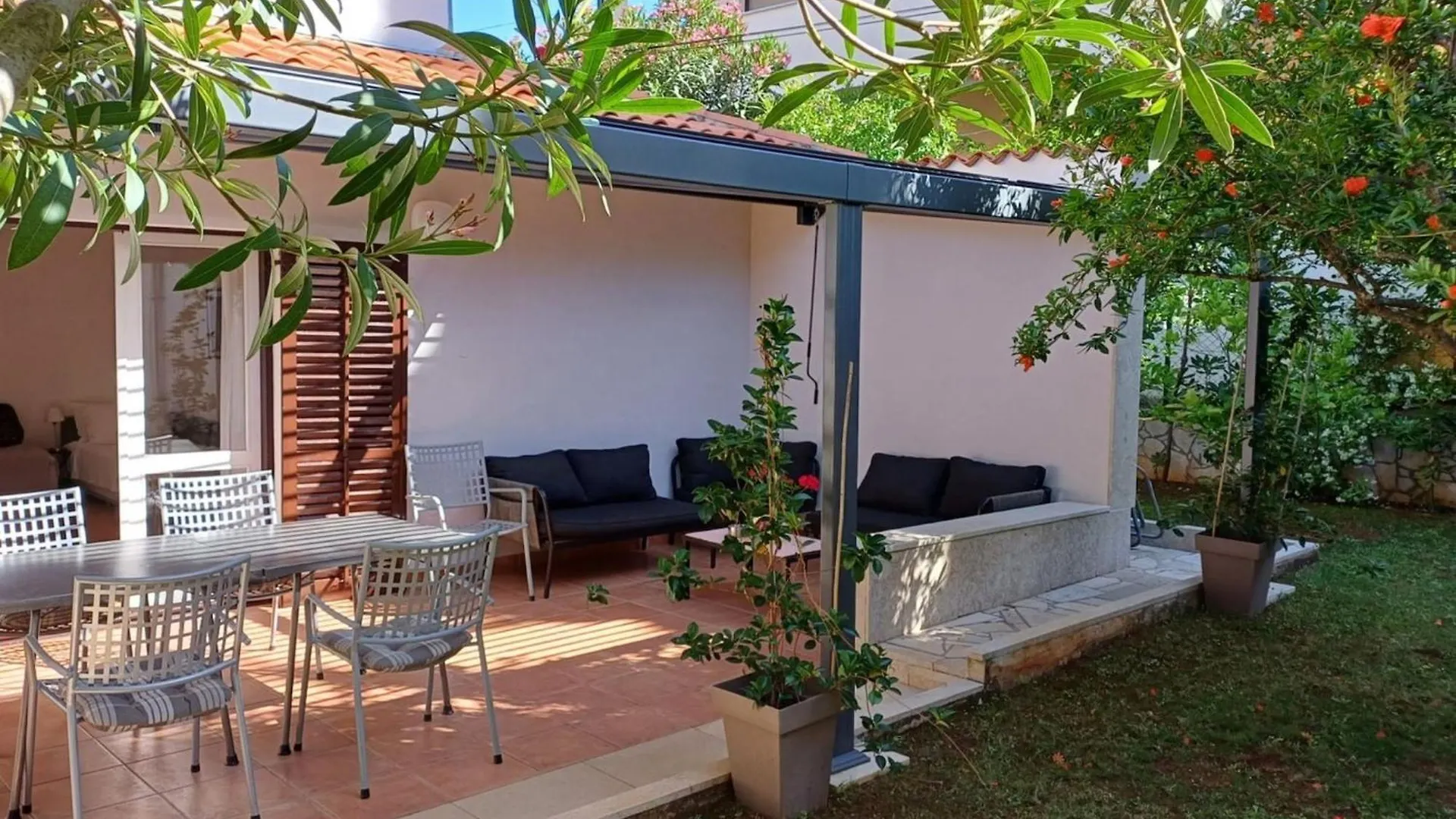 Sunny Street Holiday Home - Apartment Alba Ρόβινι