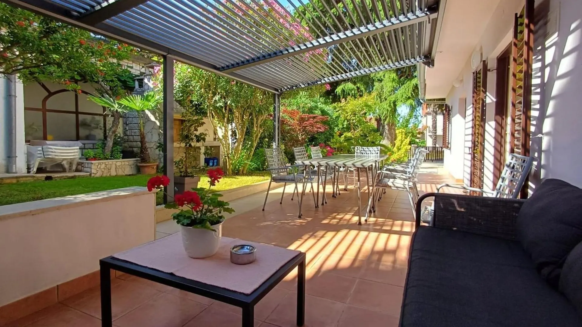 Sunny Street Holiday Home - Apartment Alba Ρόβινι