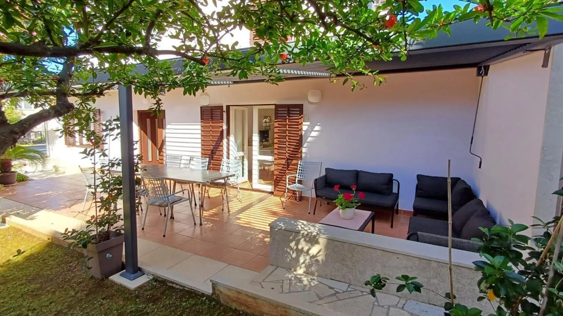 Sunny Street Holiday Home - Apartment Alba Ρόβινι